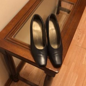 Women preowned Navy Blue Dress Shoes Size 10M